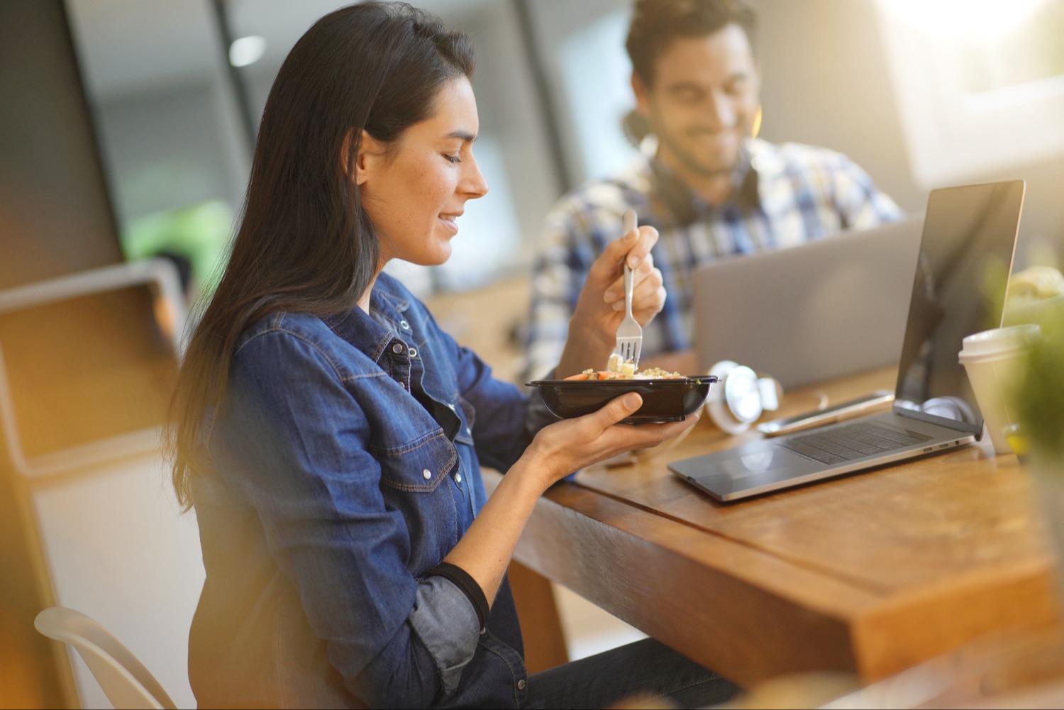 Businessman and businesswoman eating